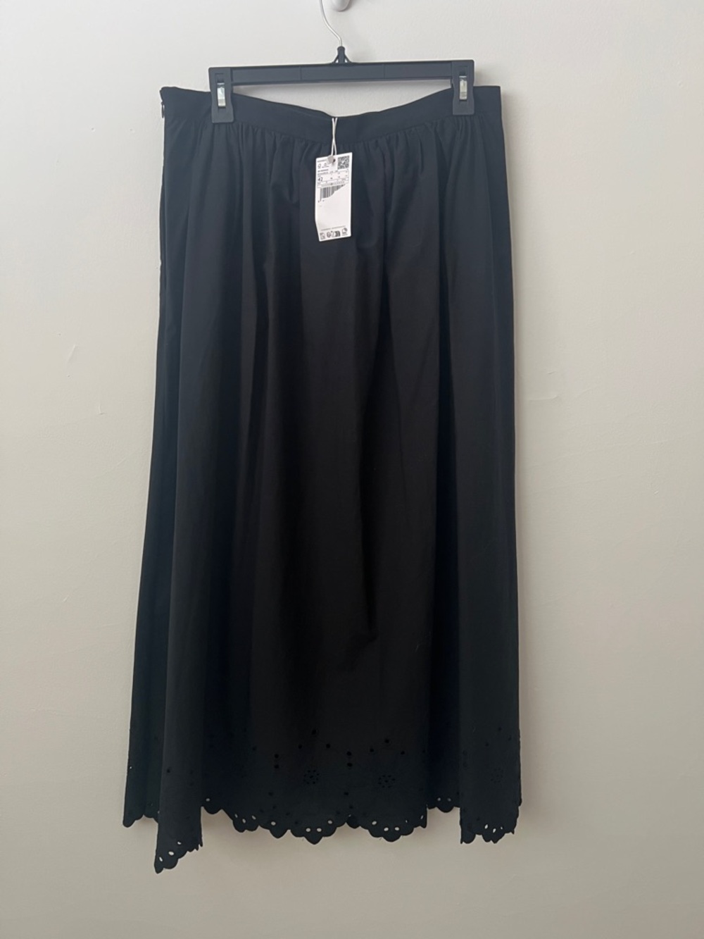 NWT Mango skirt with pockets and side zipper size 10 black